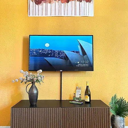 Apartment Kueche-siebtraegermaschine-netflix-wifi-lage *