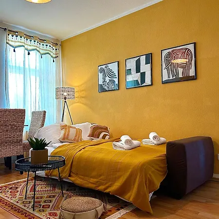 Apartment Kueche-siebtraegermaschine-netflix-wifi-lage *